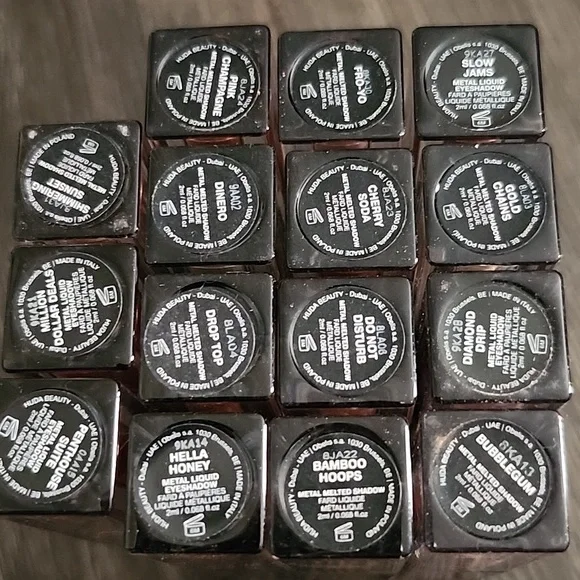 Huda Beauty Matte & Metal Collection - Picture 3 of 3